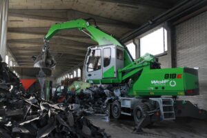 Wolf Entsorgung in Straubing, Germany, deployed a new SENNEBOGEN 818 M E-Series as a compact solution for the sorting and loading of all recycling materials.
