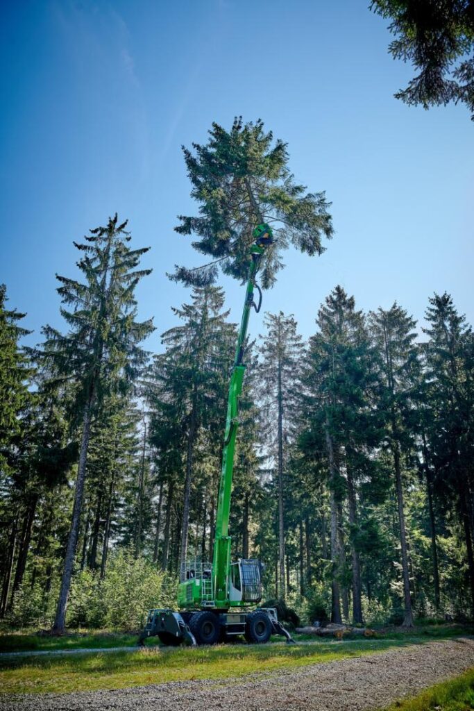 Being able to dismantle trees up to 125 ft. (38 m) make the 738 a true game changer.