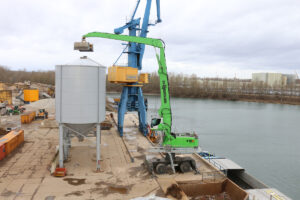 Filling a silo