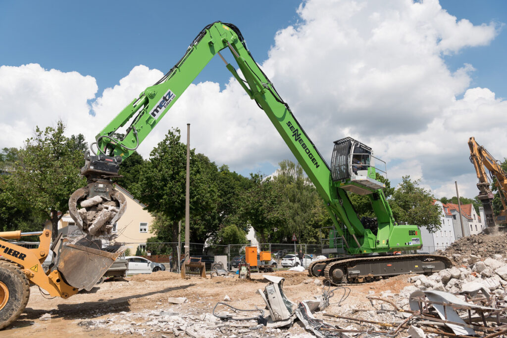 Equipped with a demolition grab, bucket or shears, the flexibility of the demolition handler 830 from SENNEBOGEN’s E Series is impressive