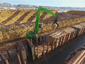 From his vantage point, 16’ CTL logs are easily moved from the stack to the railcars going to Dunkley.