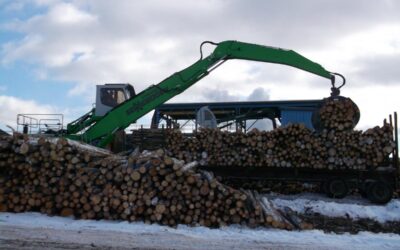 Strongco Brings Log-Loading Expertise To Northern Quebec With SENNEBOGEN