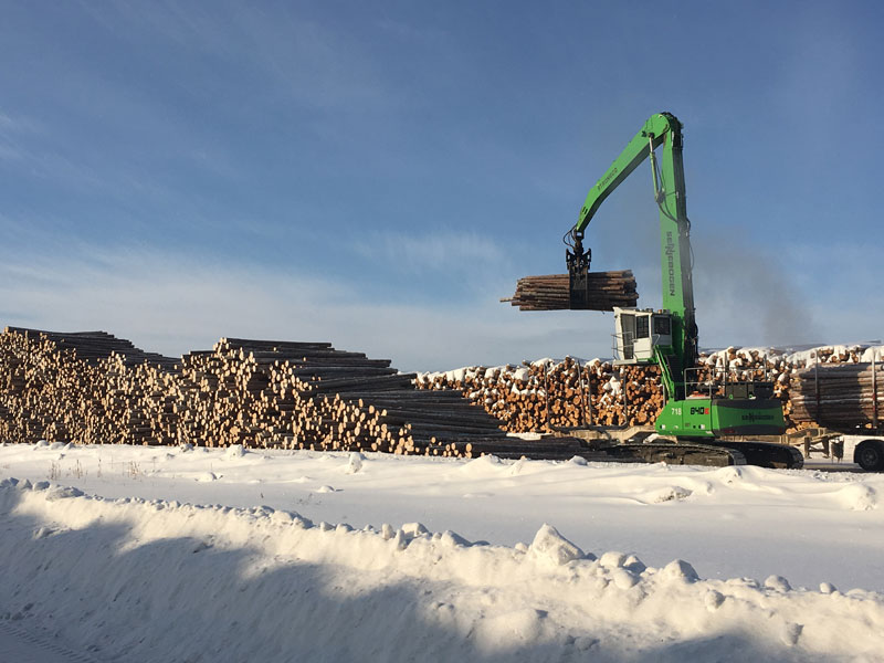 High Level Woodyard Is Moving Up With SENNEBOGEN 840 R-HD Log-Handlers