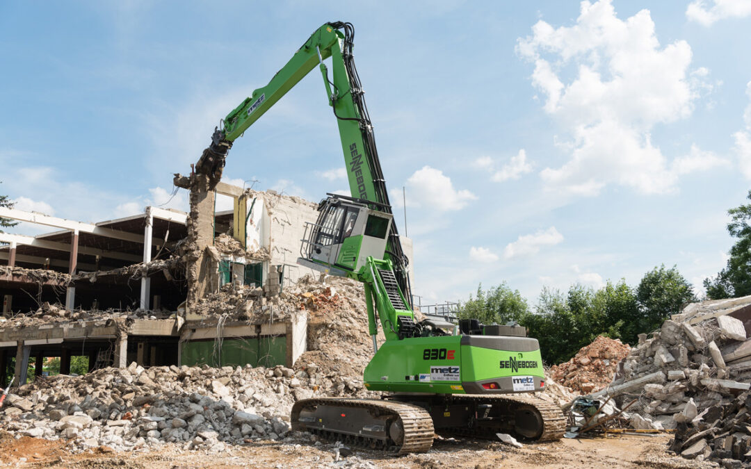 Multi-Tasking SENNEBOGEN 830 E Demolition Machine Takes Down Vacant Fortress In Regensburg