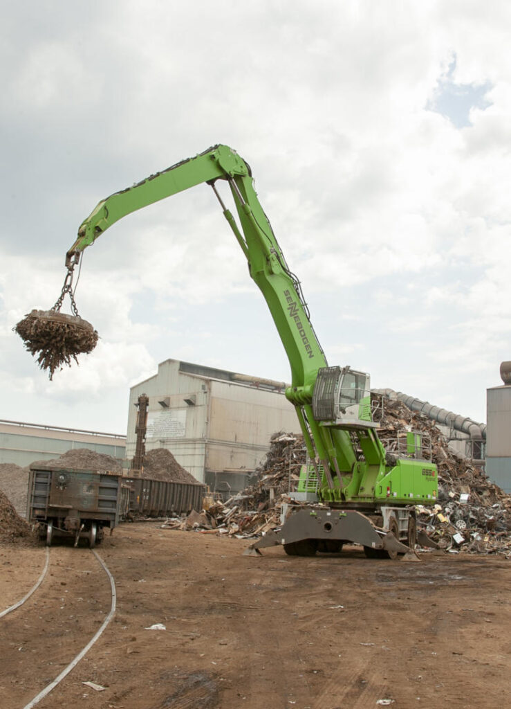 Nucor Birmingham trusts its SENNEBOGEN scrap handler to keep the yard on pace to feed the mill with 4000 tons of melt material every day.