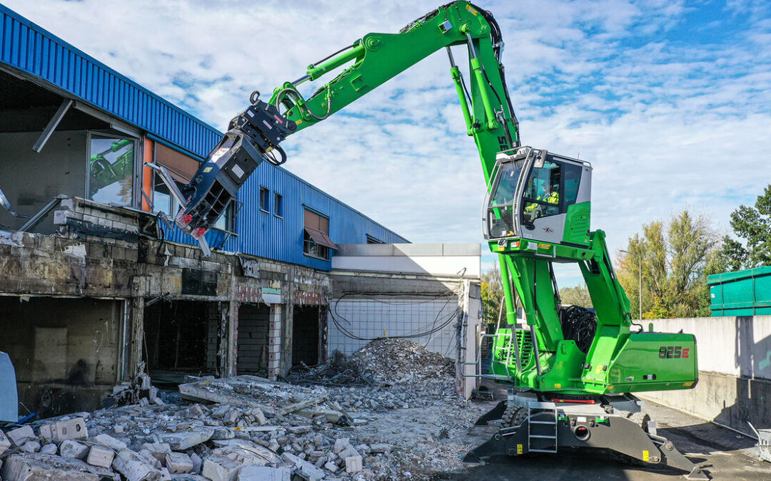 Compact, Versatile Sennebogen 825 Is The All-Purpose Machine For Urban Demolition Projects!