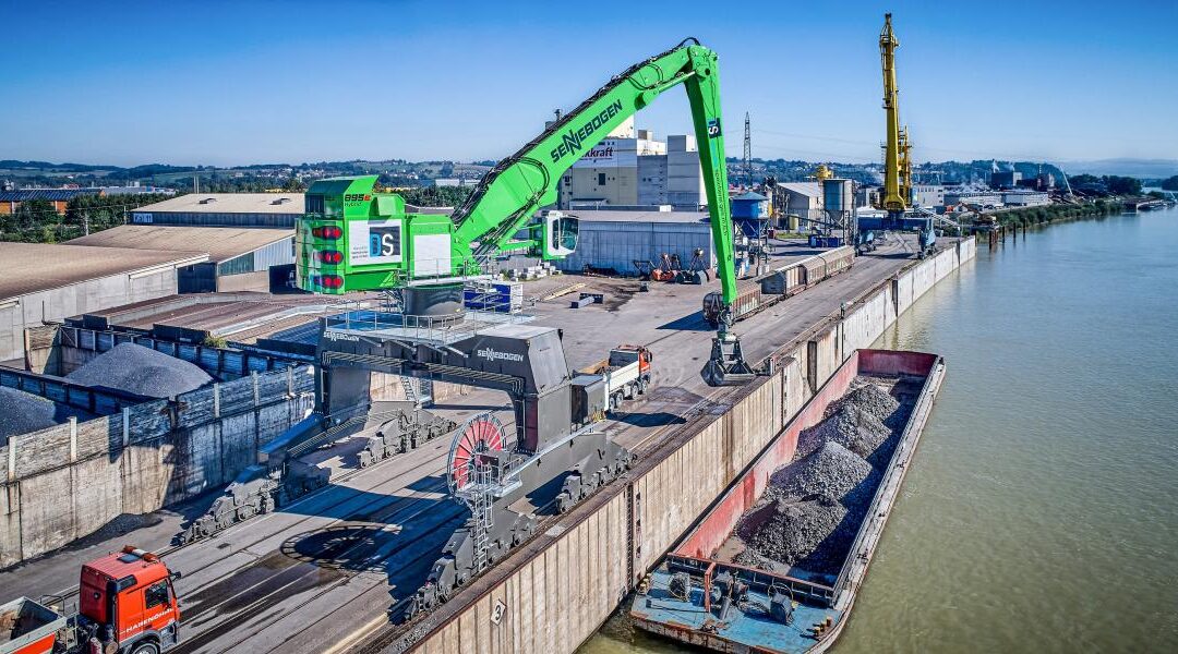 Working On The Port Is A Breeze With SENNEBOGEN’S  895 E-Series Material Handler