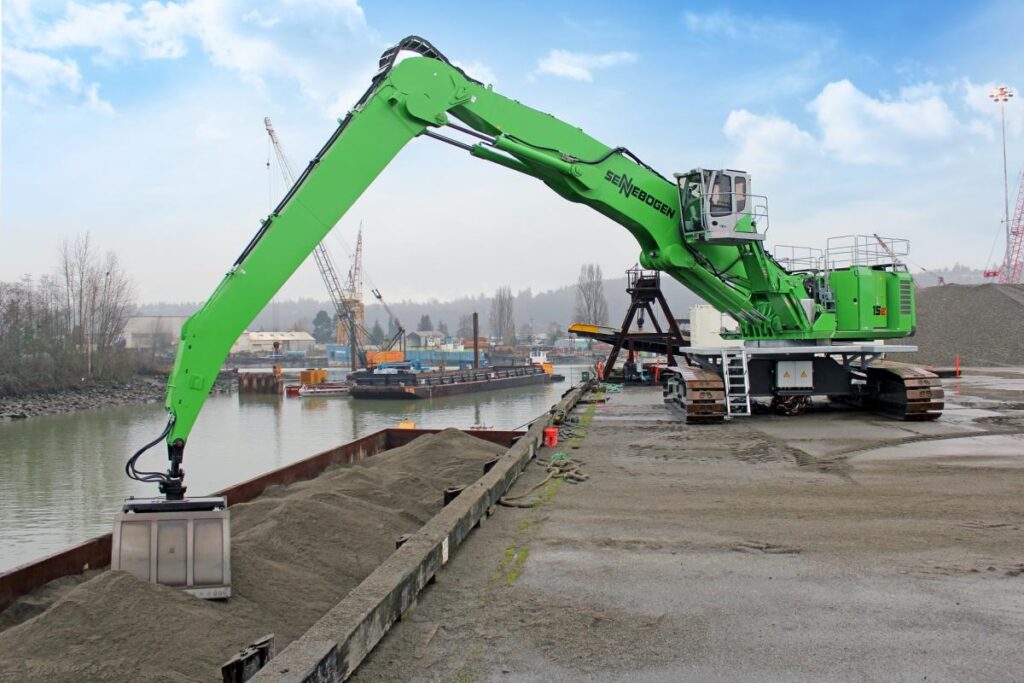 Waste Management opted to power its new SENNEBOGEN 875 R-RD with an electric drive so environmental risks to Seattle’s Lower Duwamish Waterway would be minimized.